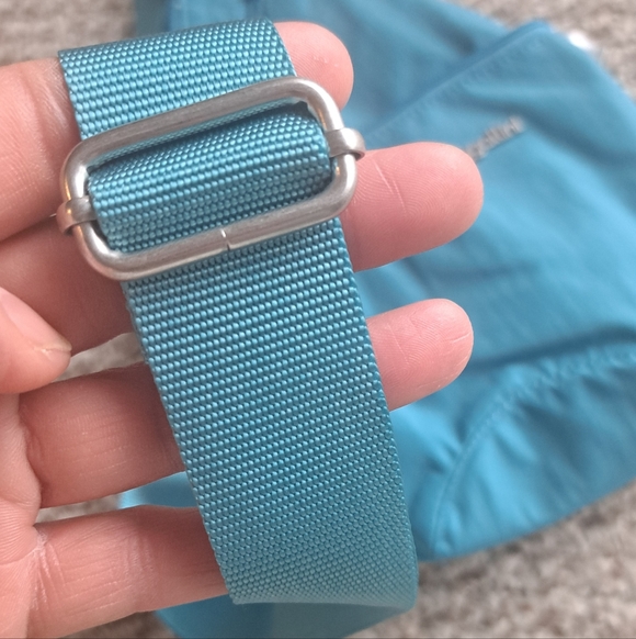 Baggallini Teal Sling Bag UNISEX - Picture 9 of 9